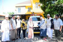 Wagub Gorontalo salurkan bantuan mobil ambulans ke Wahdah Islamiyah