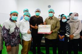 Anggota DPR tinjau SPPG Sidoarjo saat Ramadhan