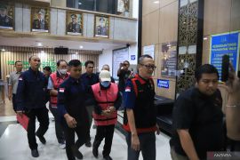 Kejati Kaltim tahan dua tersangka korupsi lahan transmigrasi Kukar