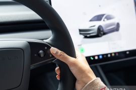Tesla tambahkan teknologi AI "Grok" pada kendaraan
