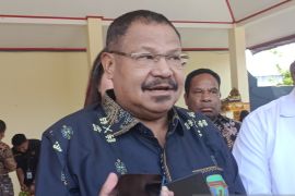 Pemprov Papua Pegunungan serahkan bansos keagamaan Rp400 juta ke GKI Lachai Wamena