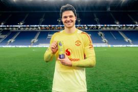 Kiper MU Senne Lammens bahagia dipuji Van Der Sar