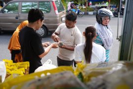 Disperindag Malut jual sembako murah tekan harga pasar