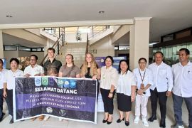 Undana: Tiga mahasiswa AS mendalami potensi kelautan dan perikanan NTT