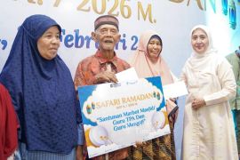 Momentum Ramadhan, PT Timah berbagi kebahagiaan bersama guru ngaji - marbot masjid
