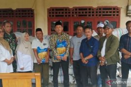 Pemkab Bekasi salurkan bantuan 9,7 ton benih padi ke petani terdampak banjir di Cabangbungin