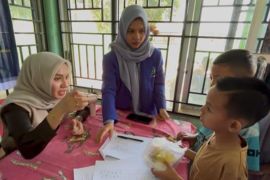 Dosen Unsam salurkan bubur bergizi untuk warga terdampak bencana