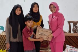 Bhayangkari Simalungun berbagi takjil untuk anak Panti Asuhan Islamic Center