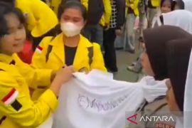 Polda Metro Jaya sayangkan aksi mahasiswi coret jilbab Polwan saat demo Mabes Polri