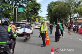 Ratusan Polantas amankan lalu lintas saat perayaan Imlek Nasional