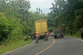 Kecelakaan truk dan motor di Jalan Nasional Blora--Cepu