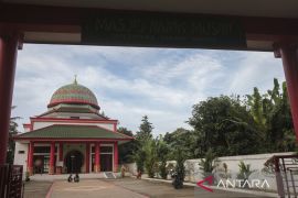 Masjid bernuansa Tionghoa di Kota Serang