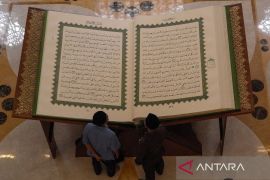 Masjid Raya Sheikh Zayed Solo pamerkan mushaf Al Quran 3x2 meter
