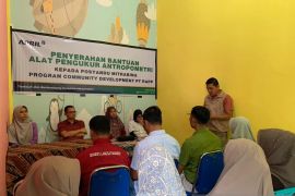 Galeri-Foto - Perkuat Upaya Penurunan Stunting, RAPP Salurkan Alat Antropometri untuk 20 Posyandu di Kuantan Singingi