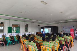 Asmo Kalbar tanamkan keselamatan berkendara sejak dini di SMP N 4 Pontianak