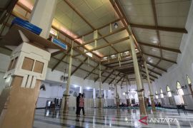 Buka Puasa Surabaya Hari Ini Jam Berapa? Cek Jadwal Magrib 8 Maret 2026