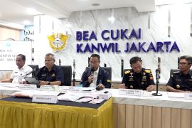 Bea Cukai dan BNN singkap 4.080 butir esktasi dalam paket pakaian