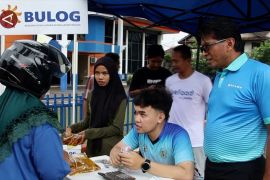 Bulog Kalbar salurkan tiga komoditas pangan prioritas