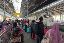 KAI Daop 6 siapkan 12 KA tambahan untuk angkutan lebaran 2026