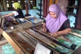 Sirkuit Mandalika dan kapal pesiar, topang Industri Tenun Sukarara