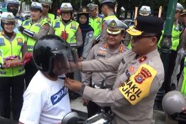 Polda Sultra edukasi keselamatan lalu lintas ke para pengendara