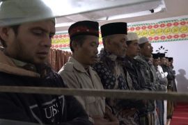 Warga Kampung Toweren Nuken Aceh jalani Tarawih perdana di surau