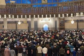 Ratusan umat Islam Malaysia shalat Tarawih perdana di Masjid Negara KL