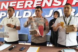 Polda Jabar bekuk lima tersangka dari sindikat promosi judi online