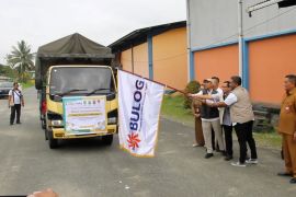 Pasokan tersendat, pemerintah turunkan bantuan pangan ke Mahakam Ulu
