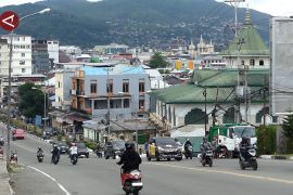 Alasan Wali Kota Bodewin dukung program gentengisasi di Ambon