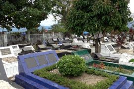Ribuan makam di Padang disilang, Pemkot minta keluarga bayar retribusi