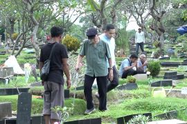 TPU Karet Bivak dipadati ribuan peziarah jelang Ramadhan