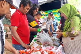Khofifah: Pasar murah Ramadhan diintegrasikan dengan produk UMKM lokal