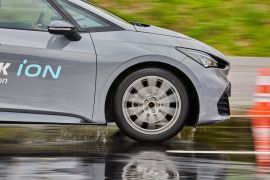 Pengguna EV diimbau pilih ban yang tepat untuk cegah "aquaplaning"