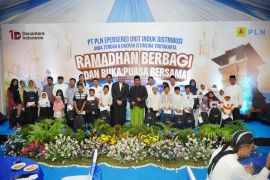PLN UID Jawa Tengah dan DIY santuni 100 anak yatim di Semarang