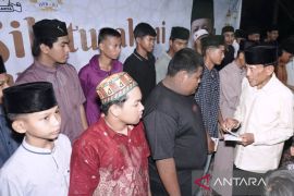 Ampon Bang santuni 200 yatim  di pantai barat Aceh, ini harapannya