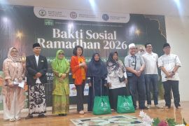 Tiga ikatan alumni sekolah swasta gelar baksos di Depok