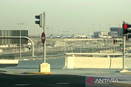 Minister calls for caution on Mideast flights