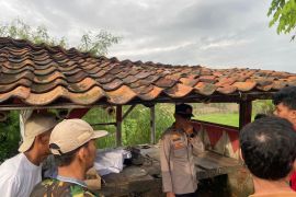 Polres Karawang selidiki penemuan mayat wanita tanpa identitas di pos ronda