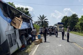 Empat penumpang bus tewas dalam kecelakaan di Jalintim Pelalawan