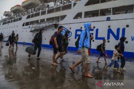 Mudik lebih awal dengan KM Nggapulu di Ternate