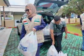 PLN UIW NTB  menyalurkan bantuan YBM kepada warga membutuhkan di Sumbawa