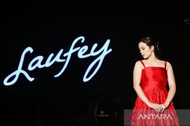 Laufey umumkan edisi deluxe album A Matter of Time dan rilis lagu baru