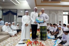 Bupati Banjar serahkan hibah dorong penguatan kelembagaan dan pembinaan organisasi keagamaan