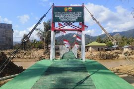 TNI selesaikan jembatan penghubung antarlingkungan di Tapanuli Tengah