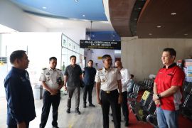 Kanwil Imigrasi Riau cek pelayanan keimigrasian dan lalu lintas penumpang di Pelabuhan Dumai