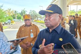 Gubernur Dominggus instruksikan OPD percepat proses tender