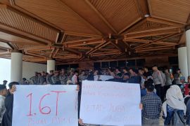 Demo kantor Gubernur Aceh, mahasiswa desak transparansi pengelolaan anggaran bencana