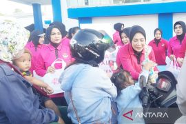 Bhayangkari Kalsel bagikan ratusan paket sayur hasil Pekarangan Pangan Lestari