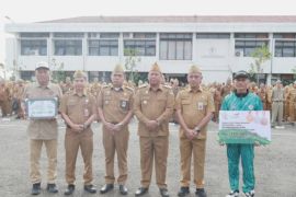 Bupati serahkan dana hibah Rp3 miliar ke KONI Batola